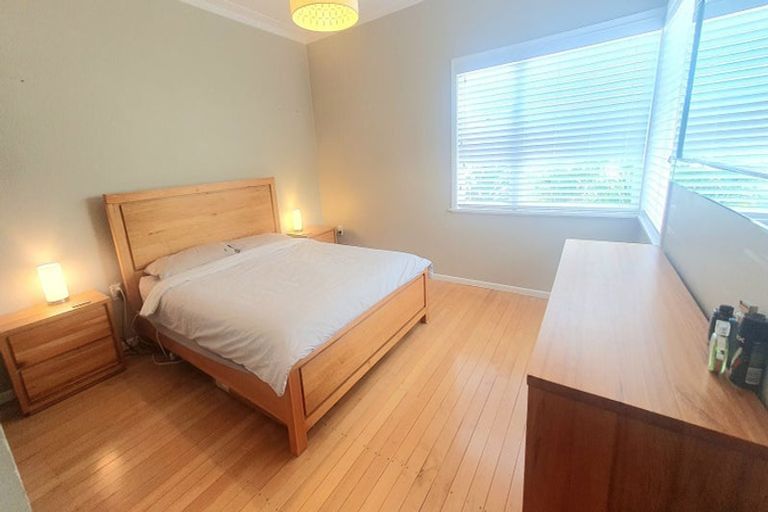 Photo of property in 19 Savoy Road, Glen Eden, Auckland, 0602