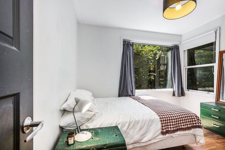 Photo of property in 18 Sidlaw Street, Strathmore Park, Wellington, 6022