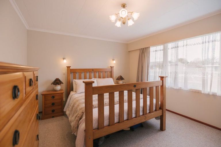 Photo of property in 69 Wikiriwhi Crescent, Awapuni, Palmerston North, 4412