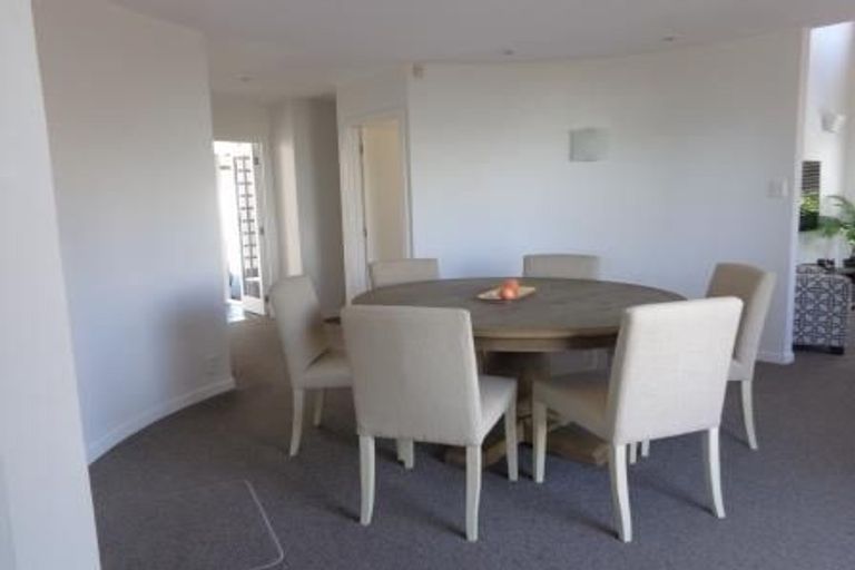 Photo of property in 18 Marina View Drive, West Harbour, Auckland, 0618