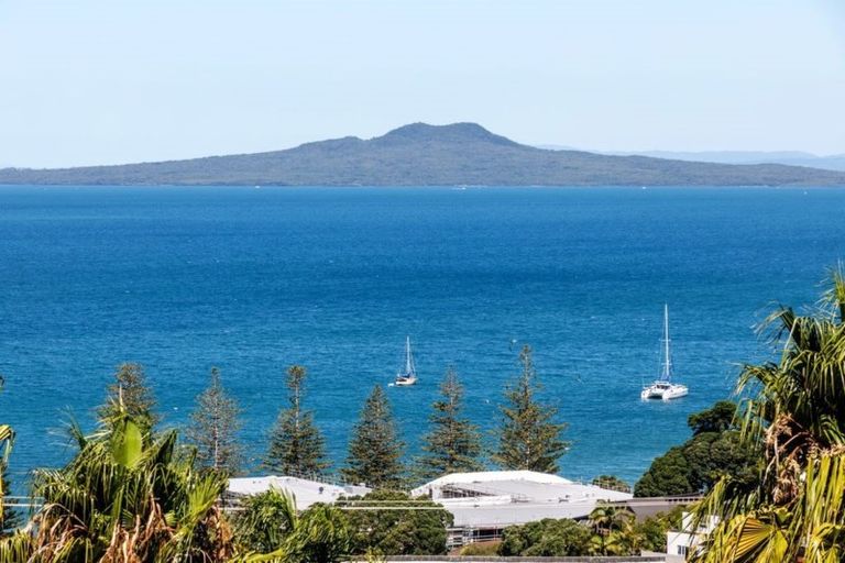 Photo of property in 848 Beach Road, Torbay, Auckland, 0630