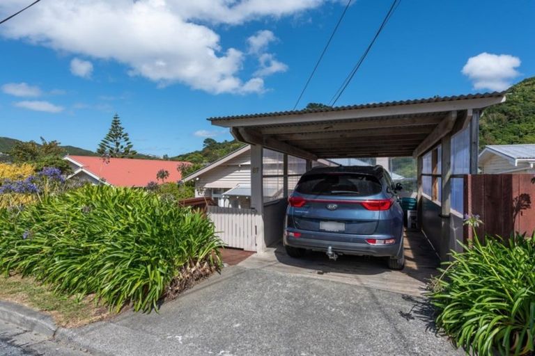 Photo of property in 87 Parkvale Road, Karori, Wellington, 6012