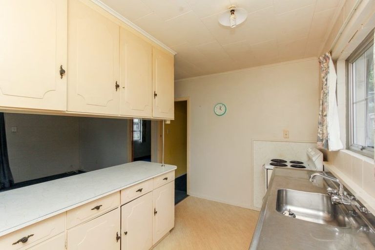 Photo of property in 17 Ambury Place, Merrilands, New Plymouth, 4312