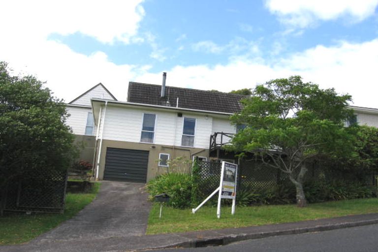 Photo of property in 2/11 Simon Ellice Drive, Bayview, Auckland, 0629