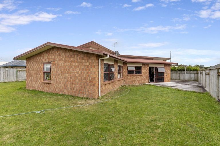 Photo of property in 52 Geneva Terrace, Kelvin Grove, Palmerston North, 4414