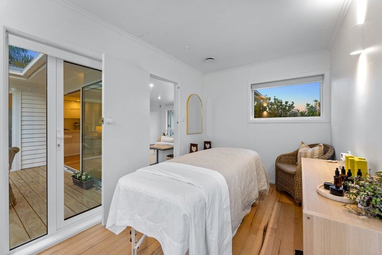 Photo of property in 37 Neptune Avenue, Beach Haven, Auckland, 0626