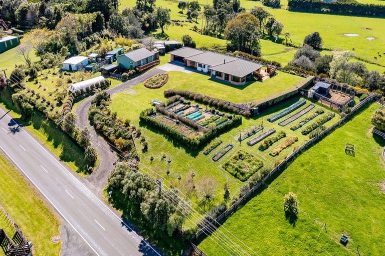 Photo of property in 347 Henwood Road, Hillsborough, New Plymouth, 4372