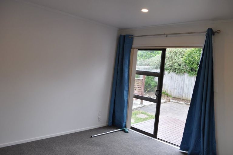 Photo of property in 2/36 Hillcrest Avenue, Hillcrest, Auckland, 0627