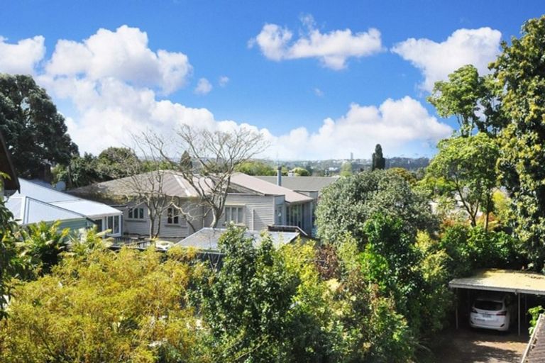 Photo of property in 1/32 Mount Albert Road, Mount Albert, Auckland, 1025