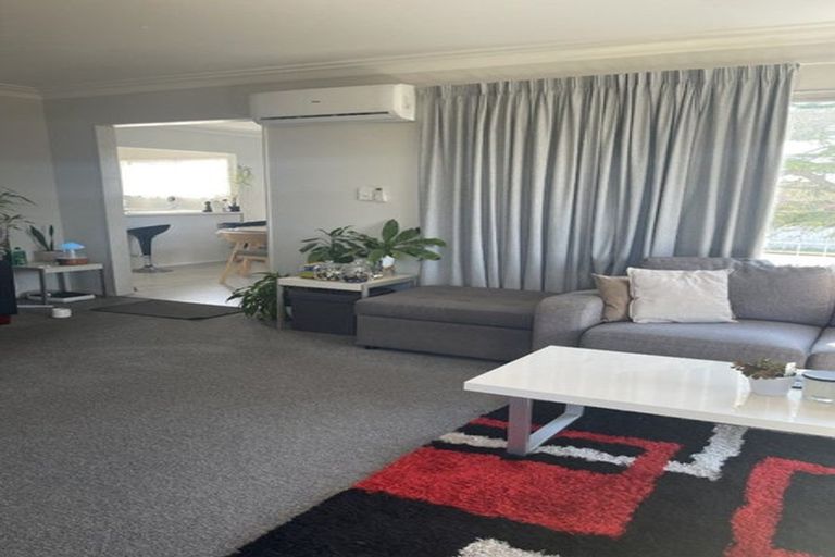 Photo of property in 1/212 Te Atatu Road, Te Atatu South, Auckland, 0610