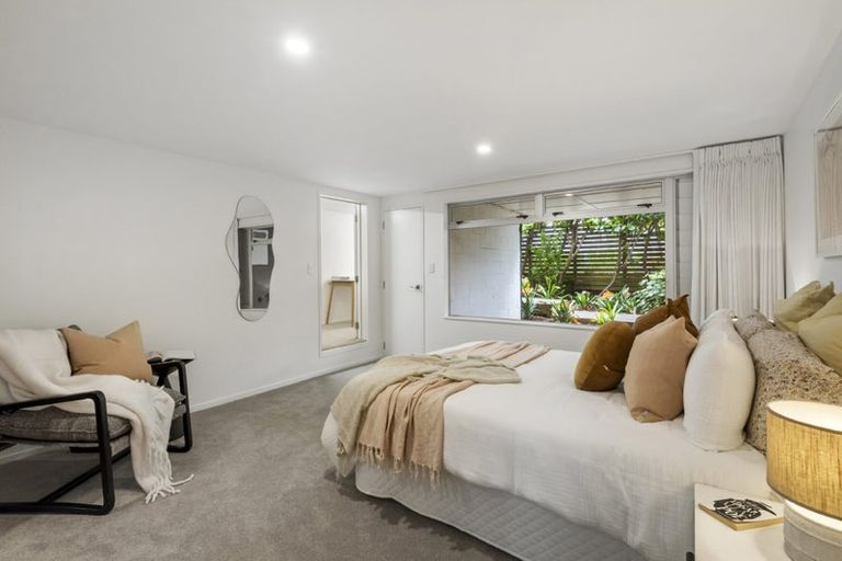 Photo of property in G 01/97 Pupuke Road, Northcote, Auckland, 0627