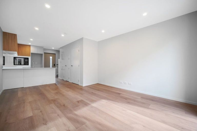 Photo of property in 20 Hoopers Road, Glen Eden, Auckland, 0602