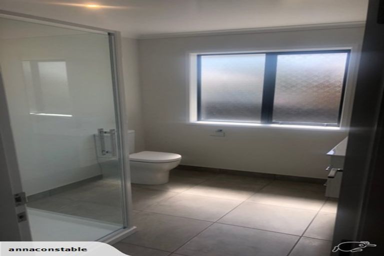 Photo of property in 30 Queenwood Road, Levin, 5510