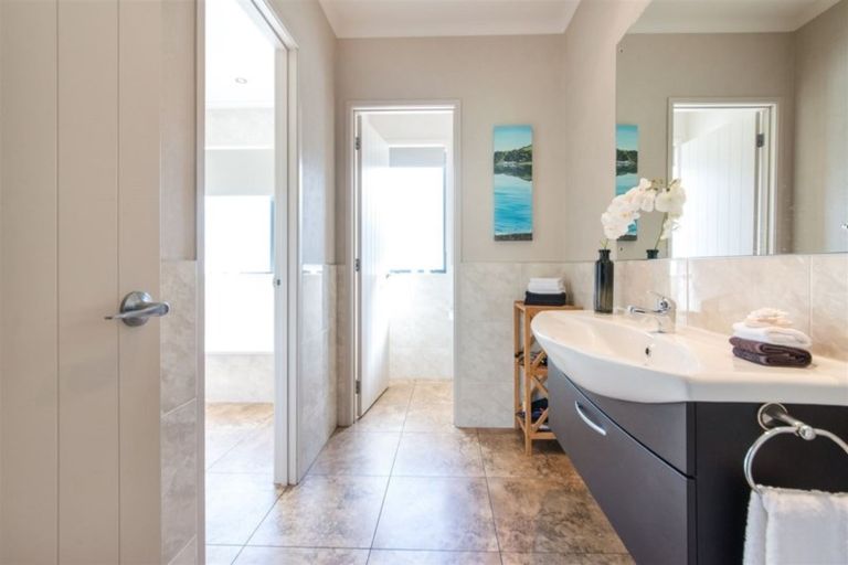 Photo of property in 131 Foster Road, Kumeu, 0891