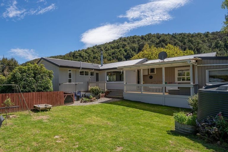 Photo of property in 7 Main Rd St Arnaud, St. Arnaud, Saint Arnaud, 7072
