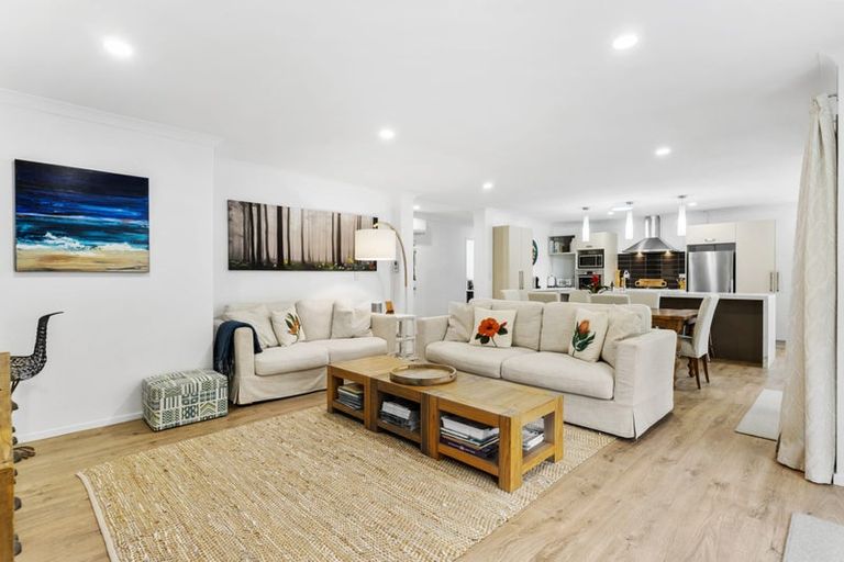 Photo of property in 15 Waldorf Crescent, Orewa, 0931