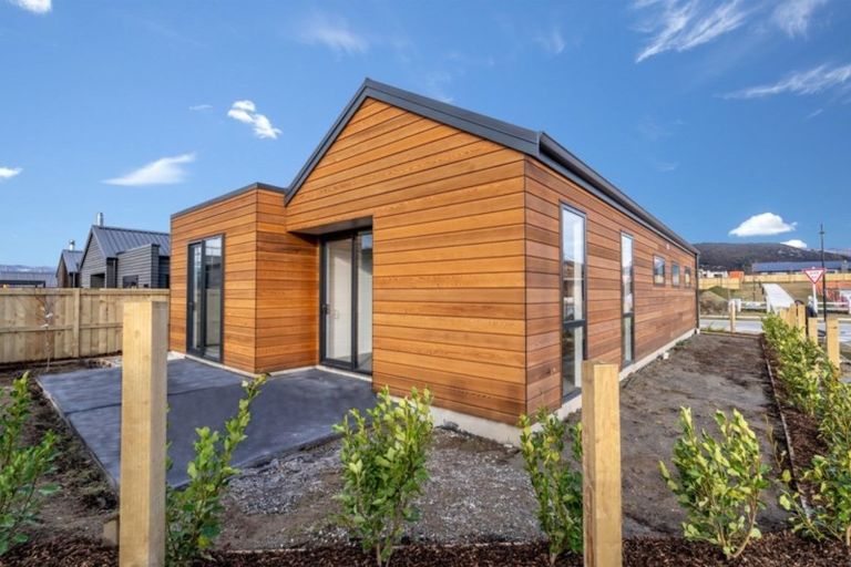 Photo of property in 2 Matakanui Lane, Wanaka, 9305