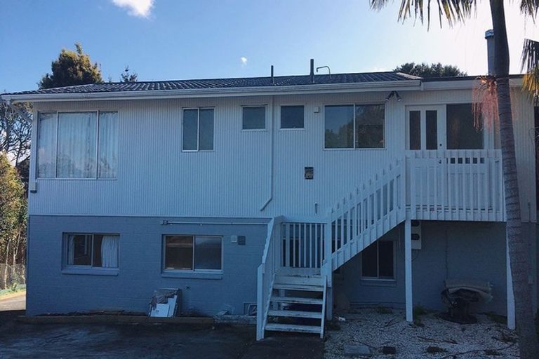 Photo of property in 31 Valley View Road, Glenfield, Auckland, 0629