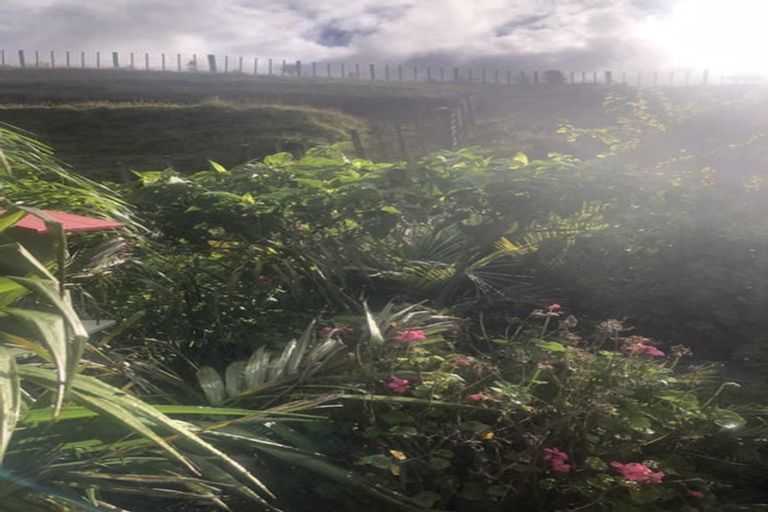 Photo of property in 2 Te Ara Karoiroa Road, Hurford, New Plymouth, 4374