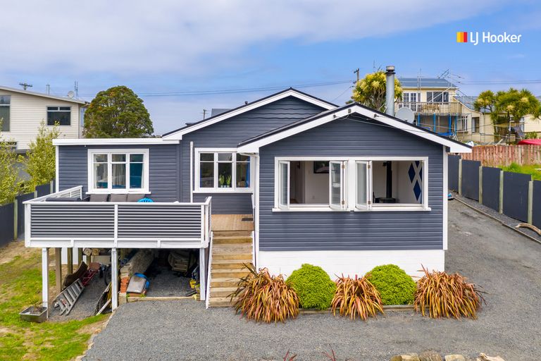 Photo of property in 10 Copeland Street, Brighton, Dunedin, 9035