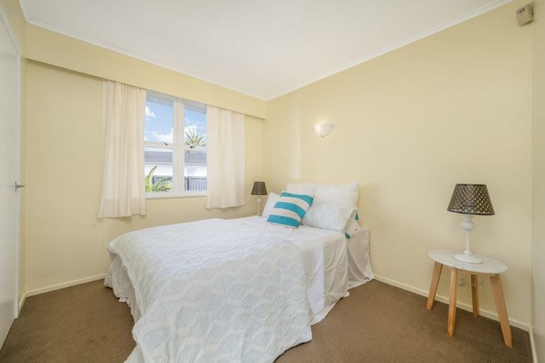 Photo of property in 90 Edgewater Drive, Pakuranga, Auckland, 2010