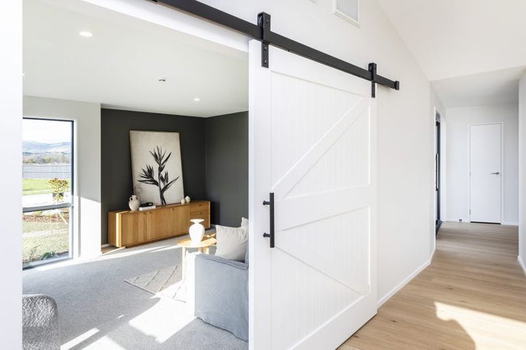 Photo of property in 100 Skibbereen Drive, Halswell, 8025