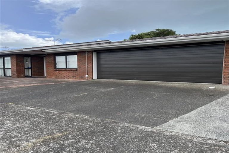 Photo of property in 2/25 Nicholas Road, Somerville, Auckland, 2014