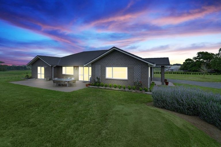 Photo of property in 260 Urquhart Road, Karaka, Papakura, 2580