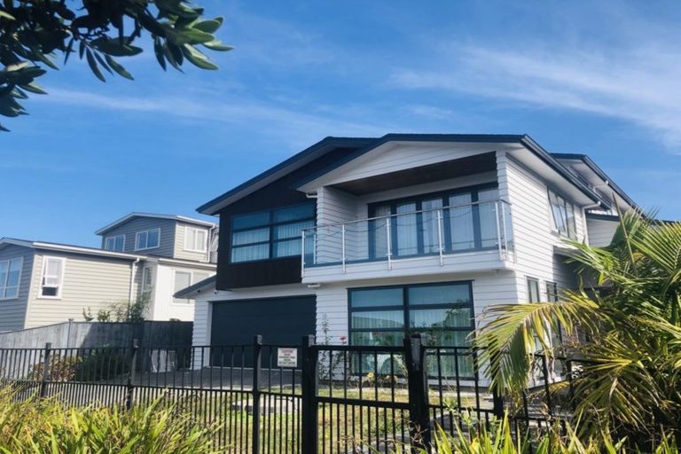 Photo of property in 66 Caldera Drive, Long Bay, Auckland, 0630