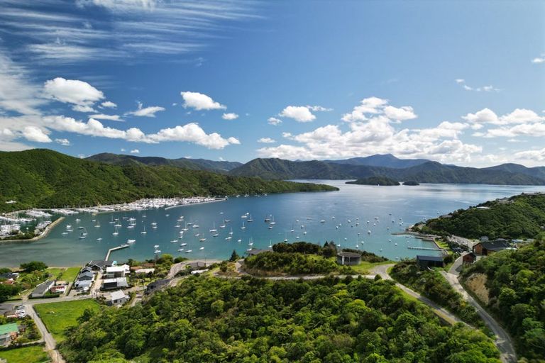 Photo of property in 42 Waimarama Street, Waikawa, Picton, 7220