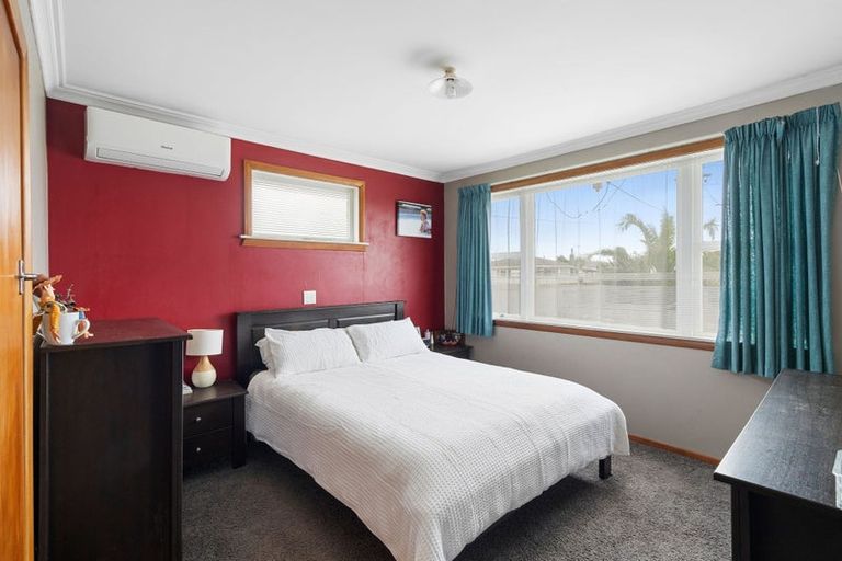 Photo of property in 2 Quinn Road, Levin, 5510