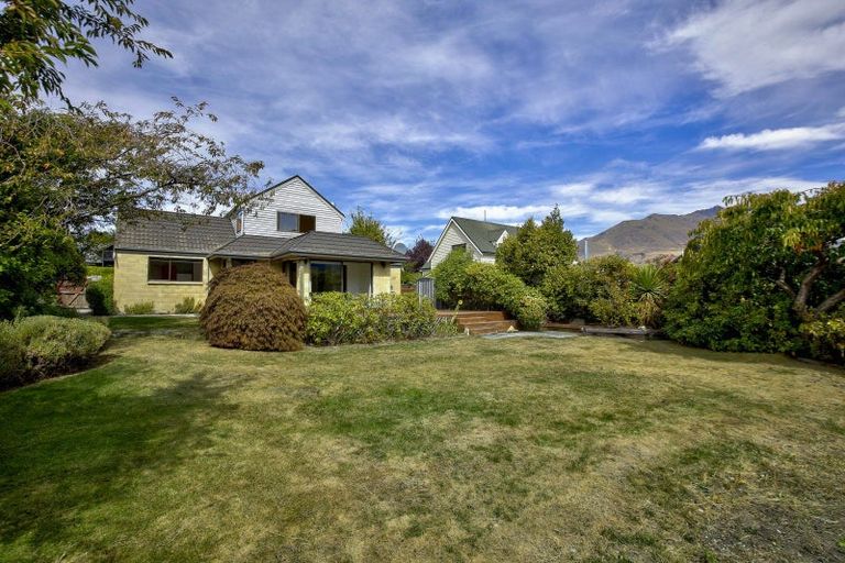 Photo of property in 16 Oregon Drive, Kelvin Heights, Queenstown, 9300