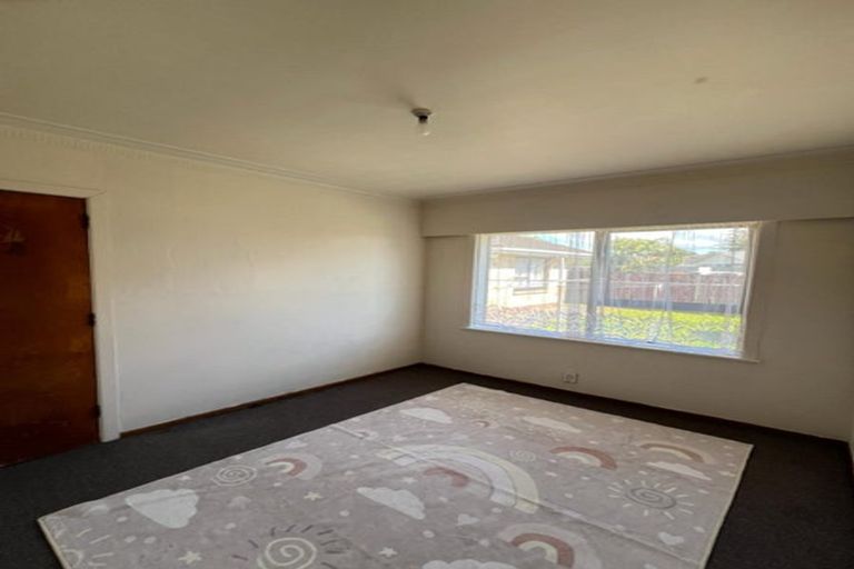 Photo of property in 3a Sutton Crescent, Papatoetoe, Auckland, 2025