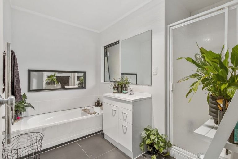 Photo of property in 3a John Webster Place, Glen Eden, Auckland, 0602