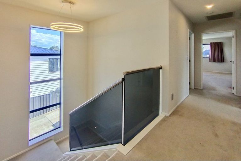 Photo of property in 3a Crystal Avenue, Glendene, Auckland, 0602