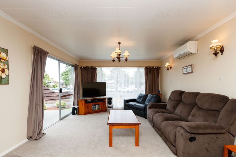 Photo of property in 53 Abraham Crescent, Milson, Palmerston North, 4414
