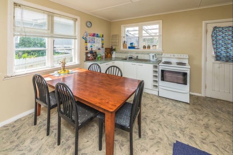 Photo of property in 20 Egmont Street, Castlecliff, Whanganui, 4501