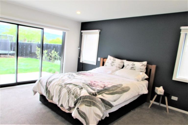 Photo of property in 5 Don Griffin Grove, Trentham, Upper Hutt, 5018