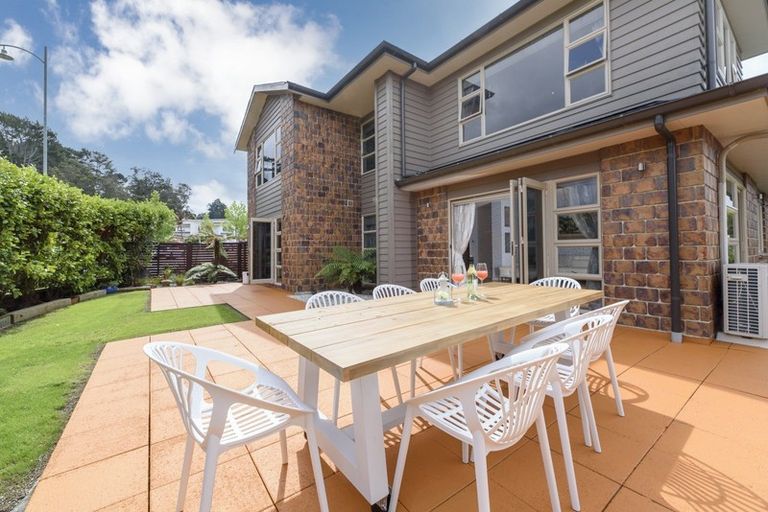 Photo of property in 1 Stow Place, Henderson, Auckland, 0612