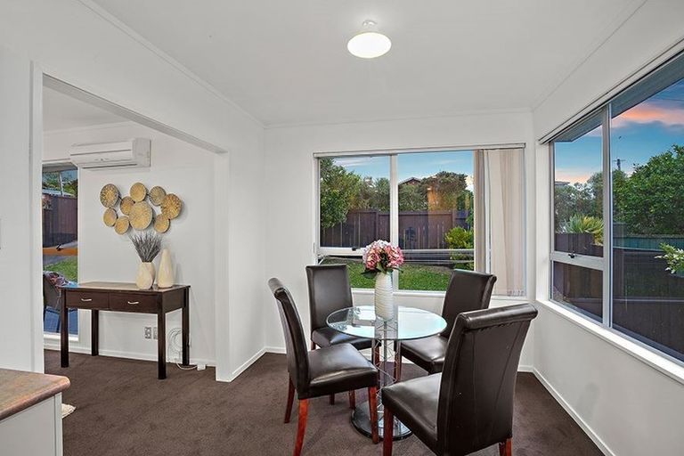 Photo of property in 33 Triangle Road, Massey, Auckland, 0614