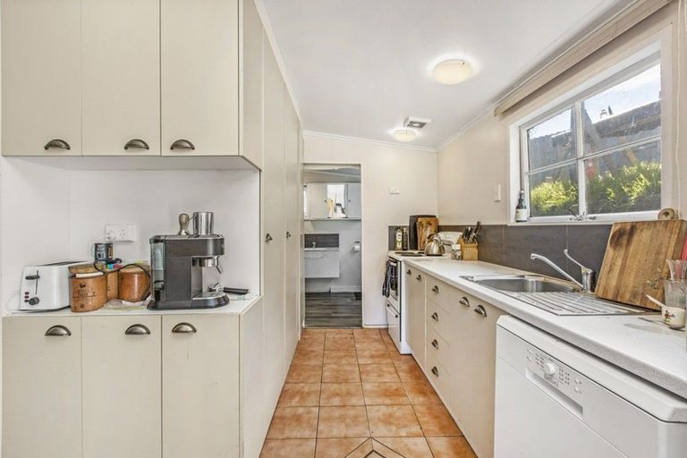 Photo of property in 77 Wallis Street, Raglan, 3225