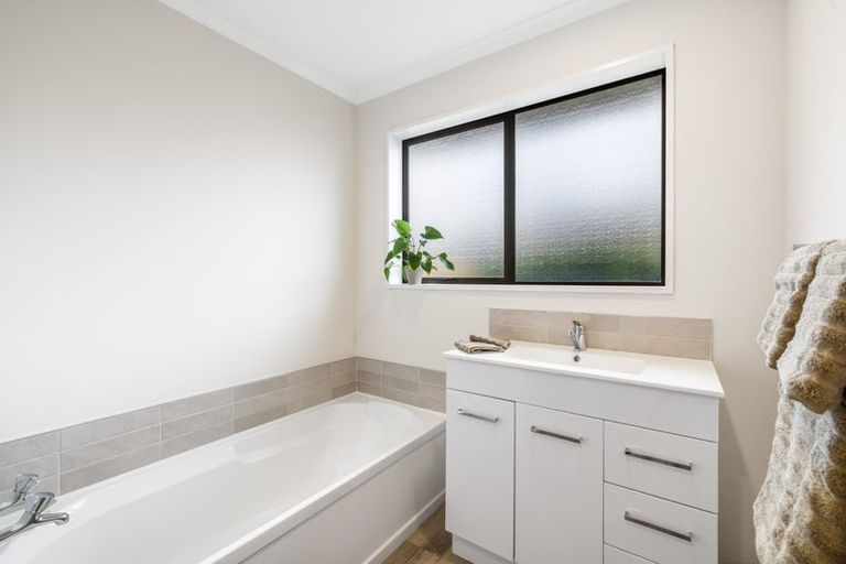 Photo of property in 121 Prestons Road, Redwood, Christchurch, 8051