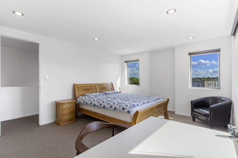 Photo of property in 12a Blakeborough Drive, Forrest Hill, Auckland, 0620