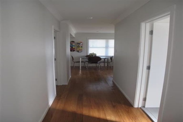 Photo of property in 117 Vodanovich Road, Te Atatu South, Auckland, 0610