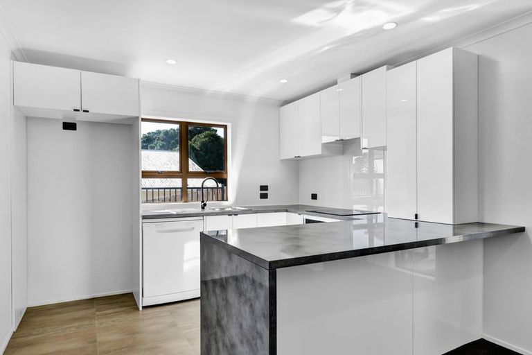 Photo of property in 115 Mangorei Road, Merrilands, New Plymouth, 4312