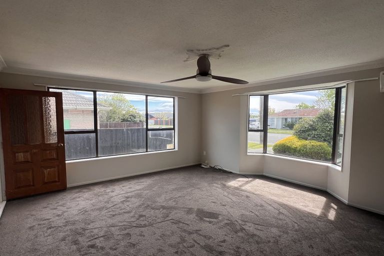 Photo of property in 1/135 Sawyers Arms Road, Northcote, Christchurch, 8052