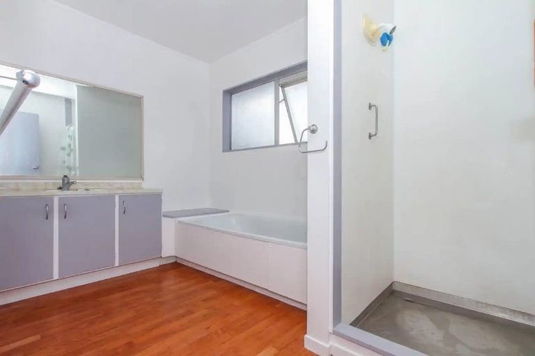 Photo of property in 1/39 Seabrook Avenue, New Lynn, Auckland, 0600