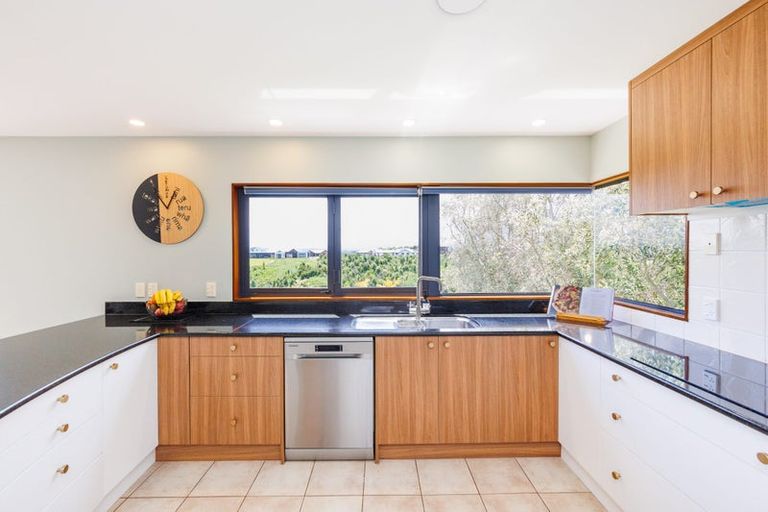 Photo of property in 33 Ruapehu Drive, Fitzherbert, Palmerston North, 4410