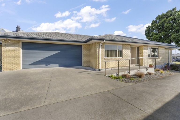 Photo of property in 147 Tukapa Street, Westown, New Plymouth, 4310