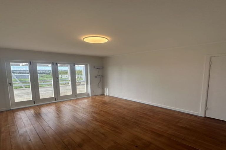 Photo of property in 479 Waitakere Road, Taupaki, Henderson, 0782